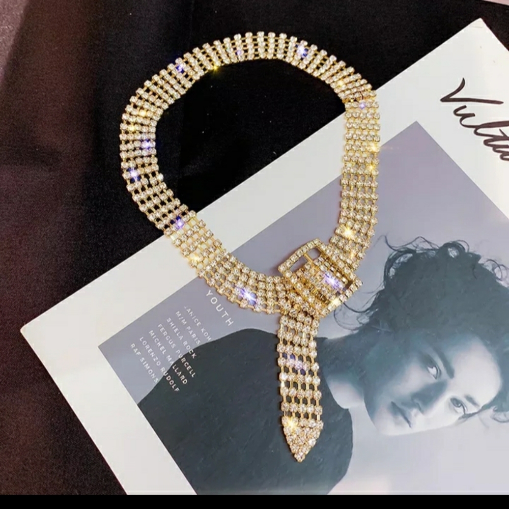 🎀Rhinestone Buckle Choker Necklace - Picture 7 of 8